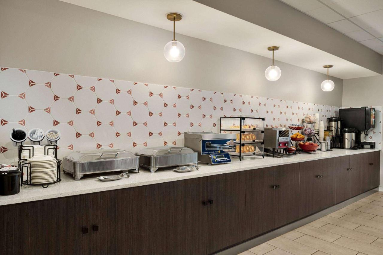 Ramada By Wyndham Allentown Bethlehem Esterno foto