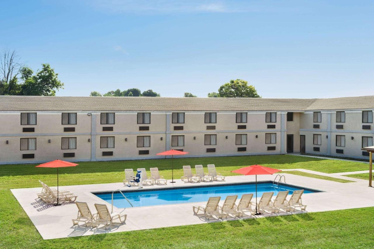Ramada By Wyndham Allentown Bethlehem Esterno foto