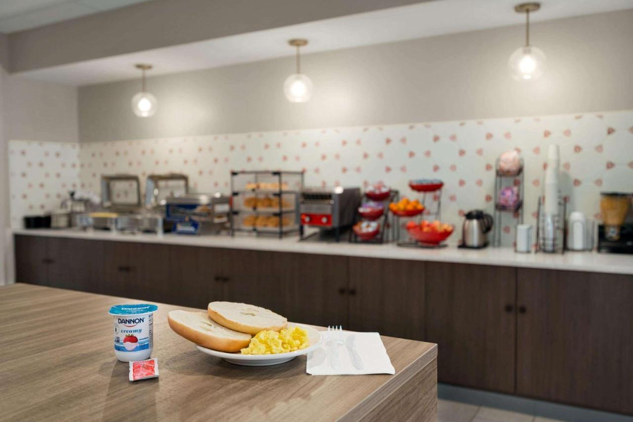 Ramada By Wyndham Allentown Bethlehem Esterno foto