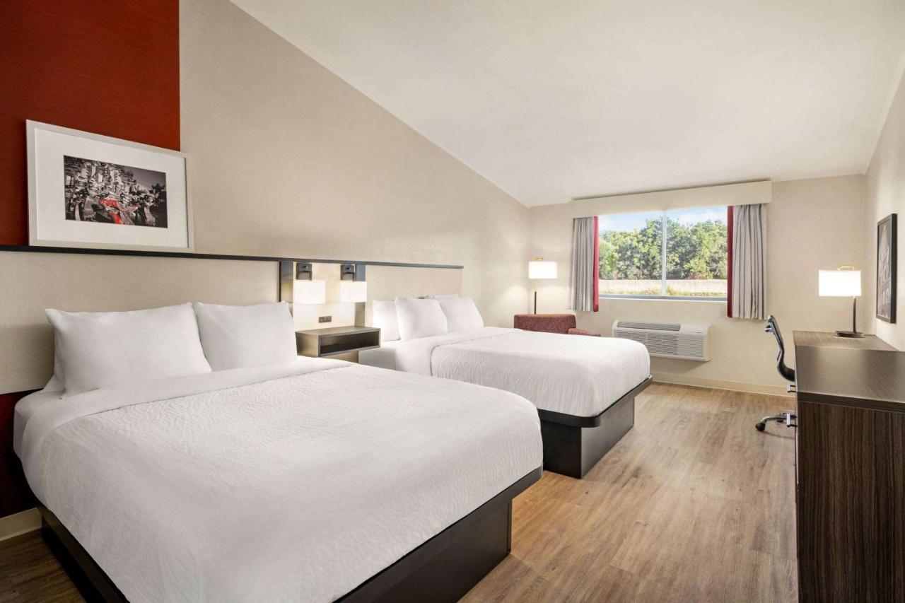 Ramada By Wyndham Allentown Bethlehem Esterno foto